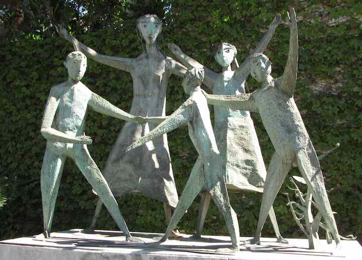 photo of The Family, a sculpture by David Green
